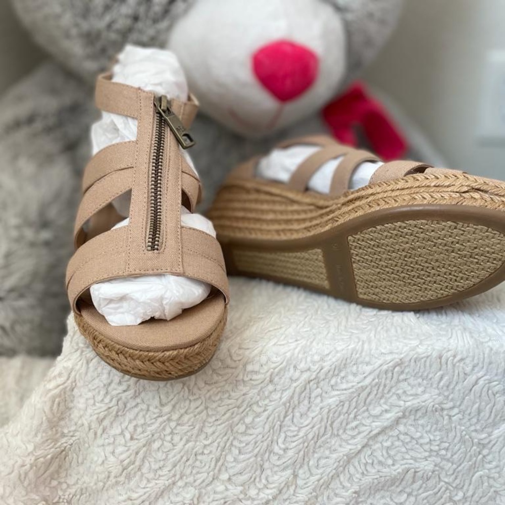 COPY - Ralph lauren women shoes new in original box size 9.5 color nude wedges.